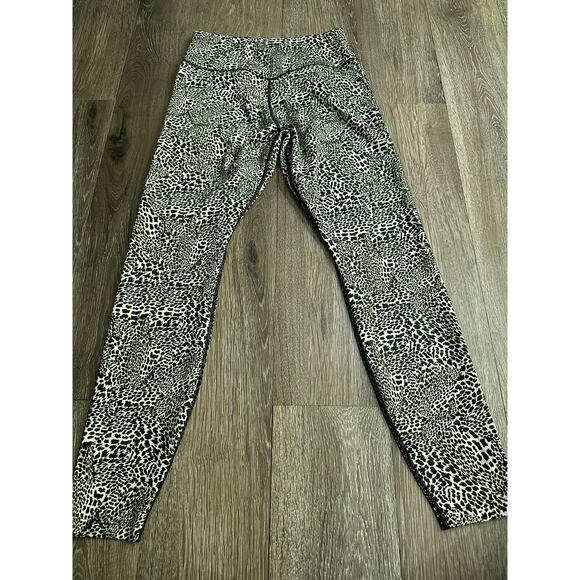 Nike Women’s Full-Length Leggings Size Medium Animal Print Cheetah Leopard EUC - Picture 2 of 3